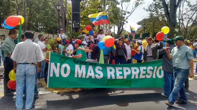 Marchas oficialistas Vs. manifestaciones de la oposicin. Por el Doctor Alberto Roteta Dorado. cubademocraciayvida.org web/folder.asp?folderID=136