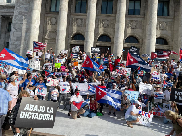 FOTORREPORTAJE: Los pasados das 14/7/21 se realiz en el Parque Hostos-Mart en San Juan, P. Rico una protesta en solidaridad con las protestas del pueblo cubano y el 18/7/21 se efectu otra de solidarida frente al Capitolio de San Juan-P. Rico. Por S.R.     CubaDemocraciayVida.ORG                                                                                           web/folder.asp?folderID=136