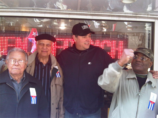 Fotorreportaje: “MANIFESTACION DE CUBANOS FRENTE A LA MISION CASTRISTA EN NUEVA YORK EL PASADO 27 DE MARZO”. Por Heriberto Leyva, Activista Socialdemócrata Independiente. Exiliado Politico en New Jersey.