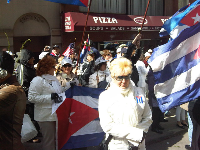 Fotorreportaje: “MANIFESTACION DE CUBANOS FRENTE A LA MISION CASTRISTA EN NUEVA YORK EL PASADO 27 DE MARZO”. Por Heriberto Leyva, Activista Socialdemócrata Independiente. Exiliado Politico en New Jersey.