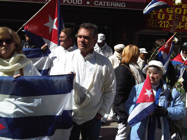 Fotorreportaje: “MANIFESTACION DE CUBANOS FRENTE A LA MISION CASTRISTA EN NUEVA YORK EL PASADO 27 DE MARZO”. Por Heriberto Leyva, Activista Socialdemócrata Independiente. Exiliado Politico en New Jersey.