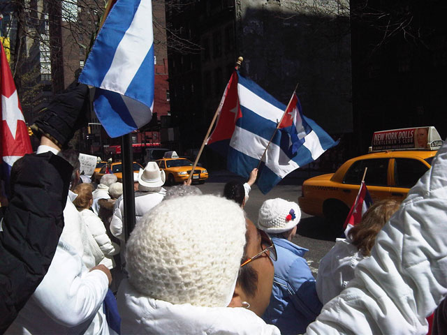 Fotorreportaje: “MANIFESTACION DE CUBANOS FRENTE A LA MISION CASTRISTA EN NUEVA YORK EL PASADO 27 DE MARZO”. Por Heriberto Leyva, Activista Socialdemócrata Independiente. Exiliado Politico en New Jersey.