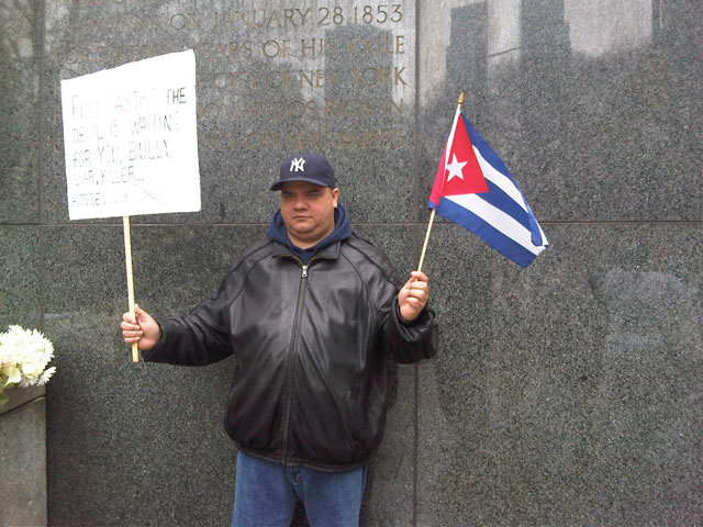 Fotorreportaje: “MANIFESTACION DE CUBANOS FRENTE A LA MISION CASTRISTA EN NUEVA YORK EL PASADO 27 DE MARZO”. Por Heriberto Leyva, Activista Socialdemócrata Independiente. Exiliado Politico en New Jersey.