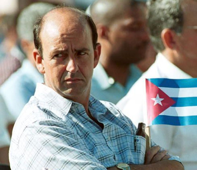 DESDE CUBA: LE DETUVIERON EL SBADO TRAS CRITICAR LA DICTADURA:   Reaparece Elicer vila, "despus de mirarnos por dentro", para exaltar el rgimen castrista. CUBA DEMOCRACIA Y VIDA