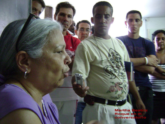 Conversatorio sobre el embargo con la presencia de 45 miembros del Colegio de Pedagogos Independientes, en su sede, en calle Campanario entre San Rafael y San Miguel, Centro Habana.// Artculo "Captulos de la Historia" (II)//. Por Martha Beatriz Roque C.