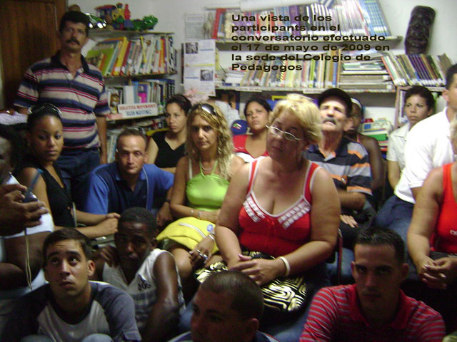 Conversatorio sobre el embargo con la presencia de 45 miembros del Colegio de Pedagogos Independientes, en su sede, en calle Campanario entre San Rafael y San Miguel, Centro Habana.// Artculo "Captulos de la Historia" (II)//. Por Martha Beatriz Roque C.