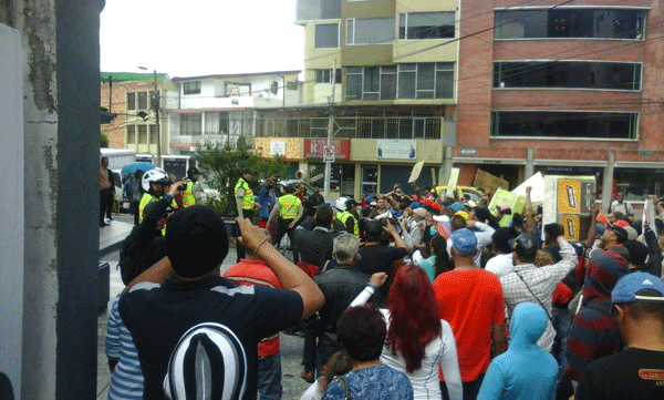 Caso de cubanos deportados de Ecuador ser llevado a la Comisin Interamericana de Derechos Humanos. Por el Dr. Alberto Roteta Dorado. cubademocraciayvida.org web/folder.asp?folderID=136